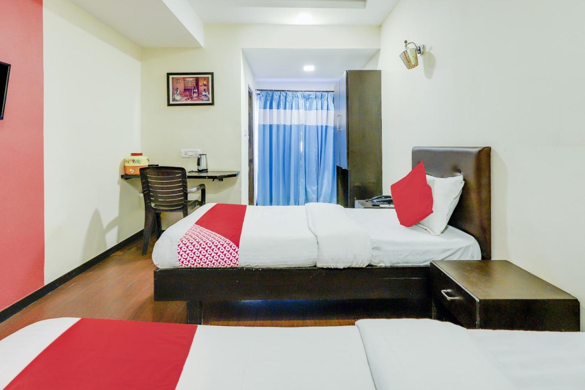 OYO 74335 Hotel Dash Vadodara Exterior foto
